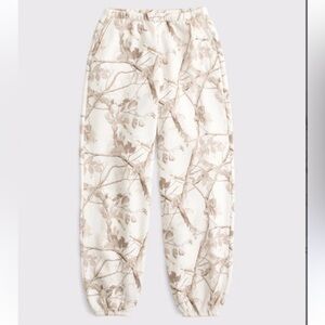 NEW NWT Abercrombie & Fitch High Rise Sunday Baggy Sweatpants Jogger Medium Camo